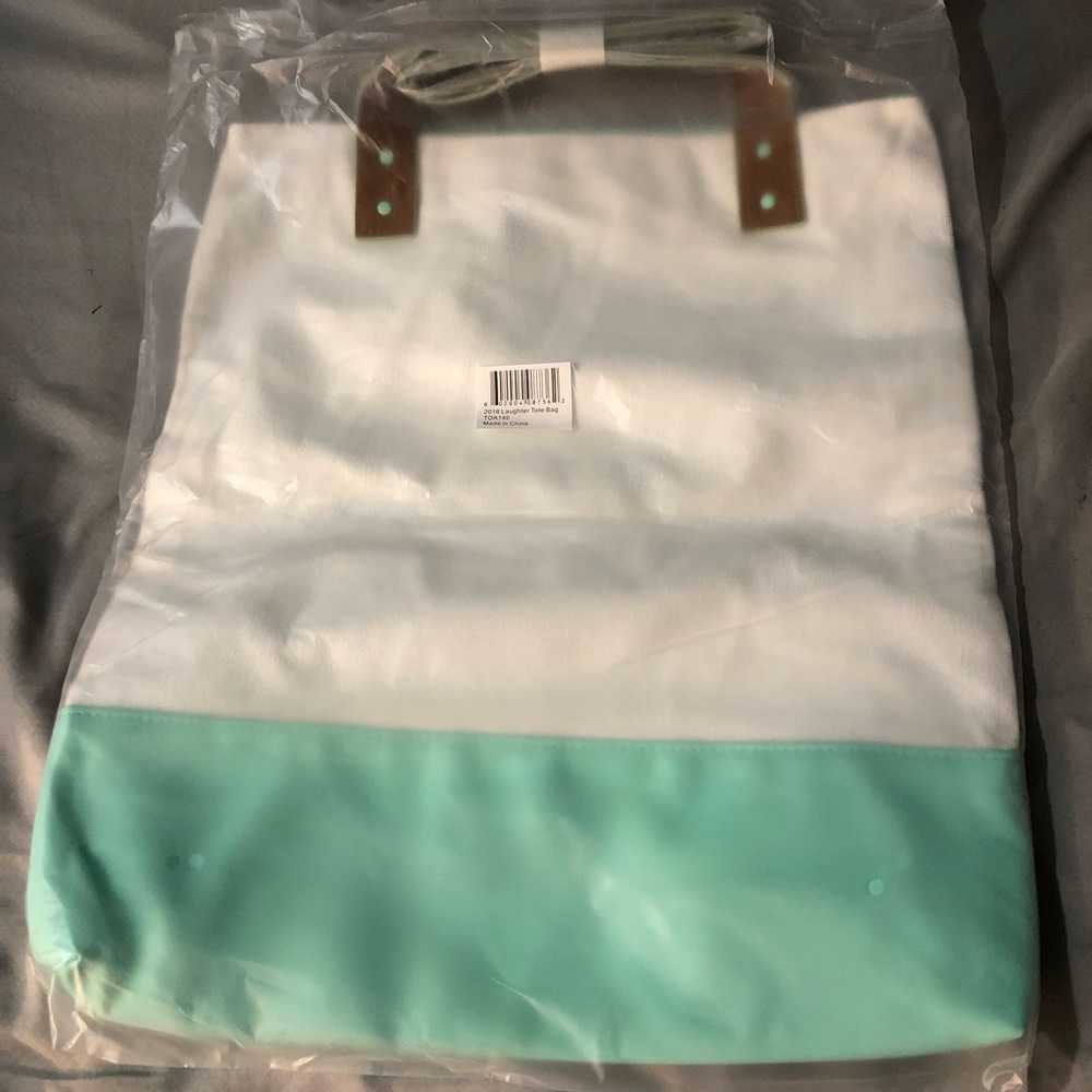 🤑SOLD🤑 👜Tote Bag 👜 - Picture 2 of 2